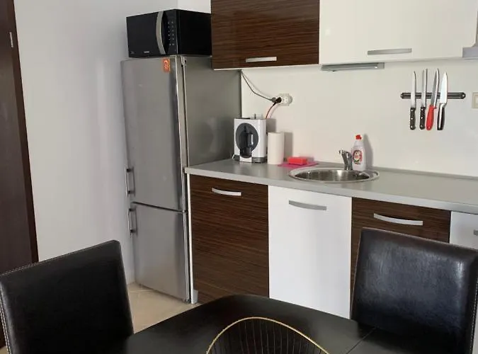 Oasis Club Apartment Lozenets