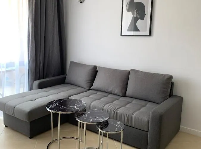 Oasis Club Apartment Lozenets