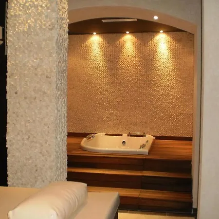 Oasis Club Apartment Lozenets