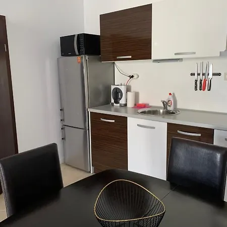 Oasis Club Apartment Lozenets