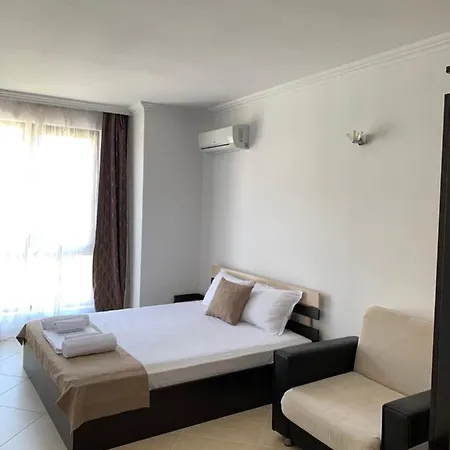 Oasis Club Apartment *