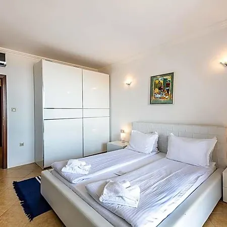 Oasis Club Apartment