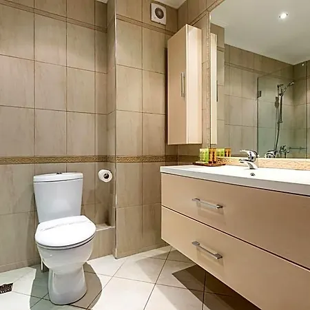 Oasis Club Apartment Lozenets