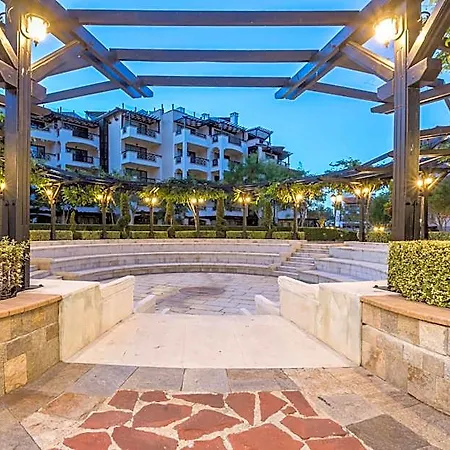 Oasis Club Apartment